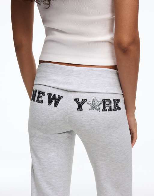 Bershka - Pantalon évasé en tissu duveteux à écusson - Gris clair, 3 de 4