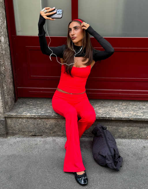 Bershka pantalon évasé en tissu technique rouge, 3 de 5