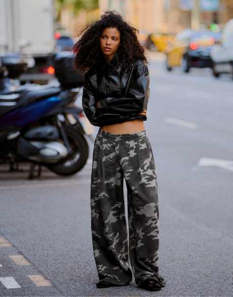 Bershka pantalon imprimé en peluche gris - view 1