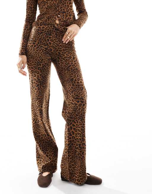 Bershka - Pantalon large d'ensemble en maille - Imprimé léopard, 2 de 5