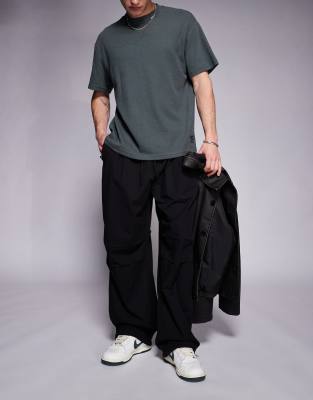 Bershka - Pantalon parachute ample - Noir