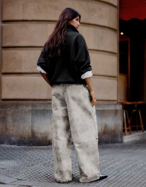 Bershka pantalon parachute imprimé technique sable, 3 de 5
