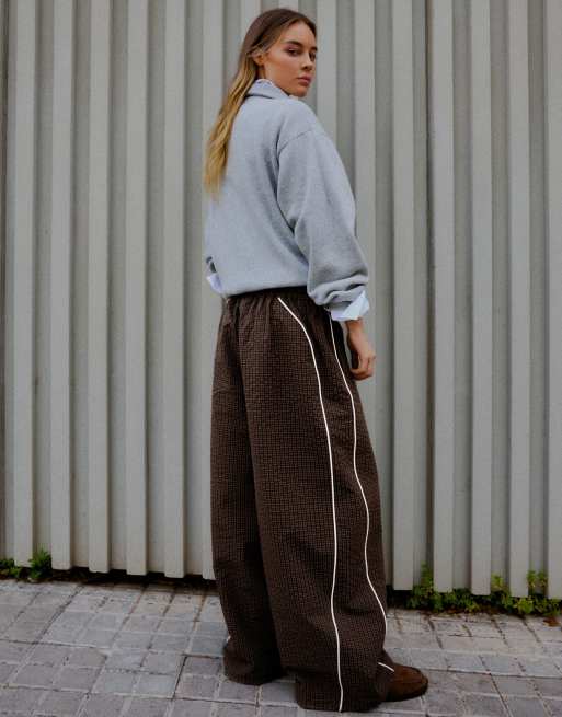 Bershka pantalon parachute technique marron, 3 de 5