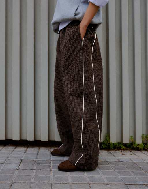 Bershka pantalon parachute technique marron, 4 de 5