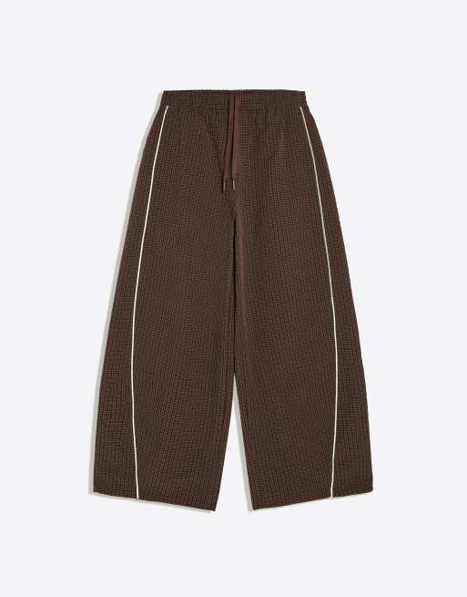 Bershka pantalon parachute technique marron, 5 de 5
