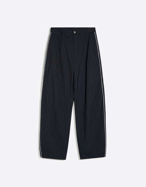 Bershka pantalon super baggy à rayures fines bleu marine, 5 de 5