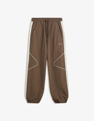 Bershka - Pantalon technique ultra baggy - Marron-Brown