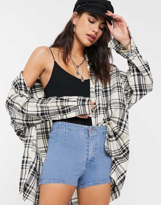 Bershka - Pantaloncini alla coscia a vita alta azzurri