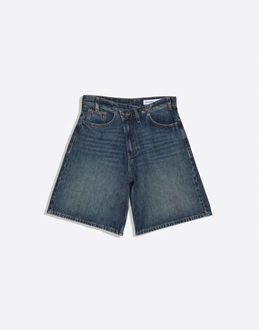 Bershka - Pantaloncini bermuda in denim blu denim con vita incrociata, 5 di 6