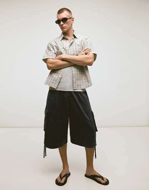 Bershka - Pantaloncini bermuda stile jorts cargo neri effetto slavato - view 1