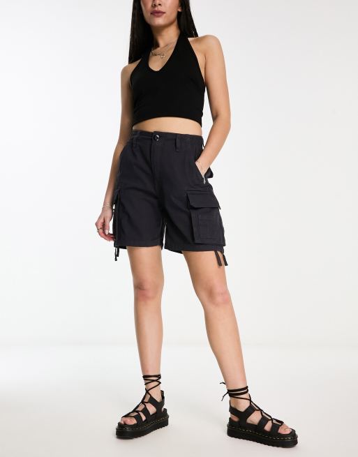 Bershka - Pantaloncini cargo taglio lungo nero slavato