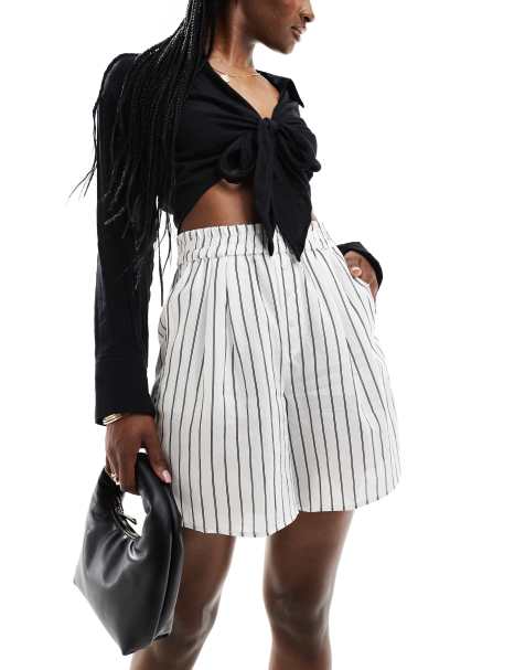 Bershka - Pantaloncini di cotone taglio lungo bianchi a righe - view 1