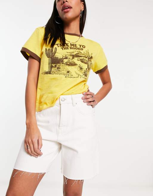 Bershka Pantaloncini di jeans taglio lungo bianchi a vita alta con fondo grezzo ASOS