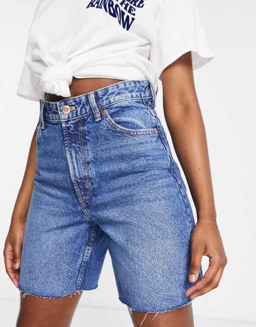 Bershka - Pantaloncini di jeans taglio lungo blu medio