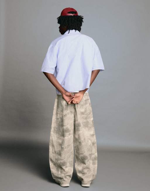 Bershka - Pantaloni a cilindro grigio chiaro con stampa, 2 di 7