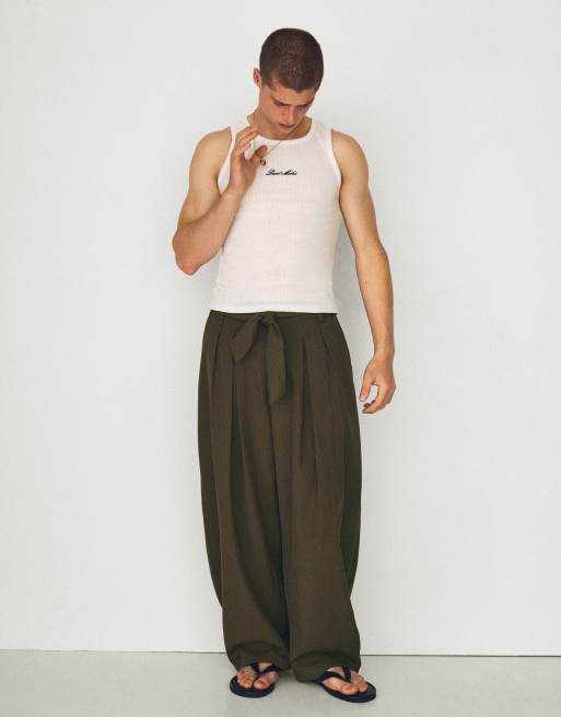 Bershka - Pantaloni a cilindro kaki con pinces e cintura, 2 di 4