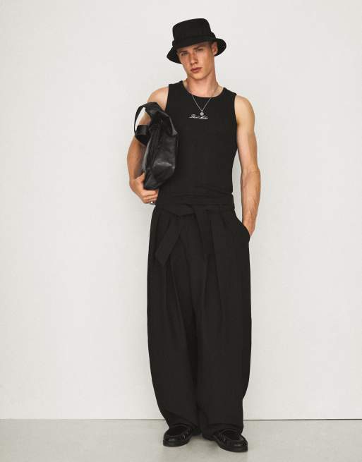 Bershka - Pantaloni a cilindro neri con pinces e cintura, 2 di 4