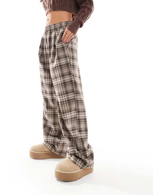 Bershka Pantaloni a fondo ampio marroni a quadri con bottoni sul davanti