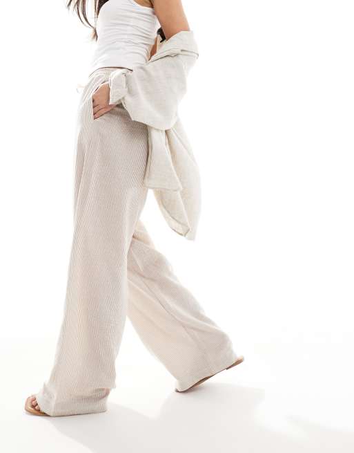 Bershka - Pantaloni allacciati in vita a fondo ampio in lino écru a righe 