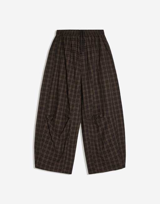 Bershka pantaloni barrel a quadri marroni, 6 di 6