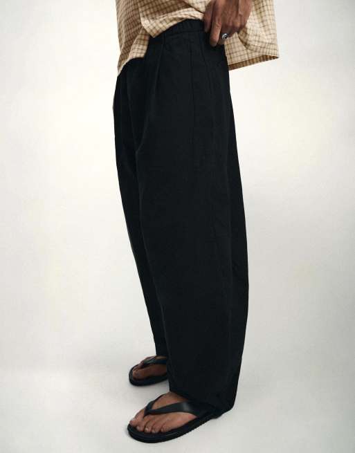 Bershka pantaloni barrel leg con pince neri, 2 di 5