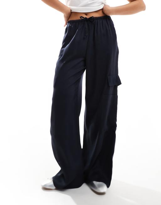Bershka - Pantaloni cargo a fondo ampio blu navy allacciati in vita, 5 di 5