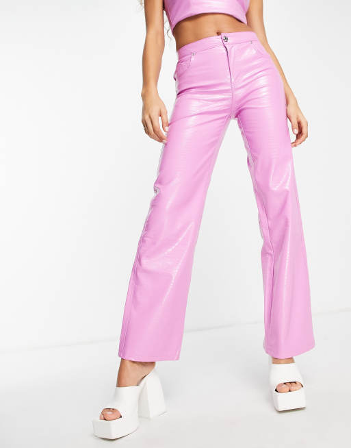 Bershka Pantaloni dritti in pelle sintetica effetto coccodrillo colore rosa in coordinato ASOS