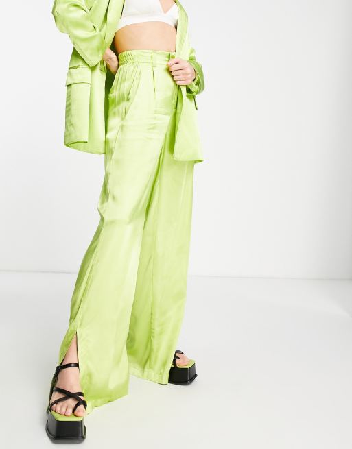 Bershka - Pantaloni in raso color lime a fondo ampio in coordinato