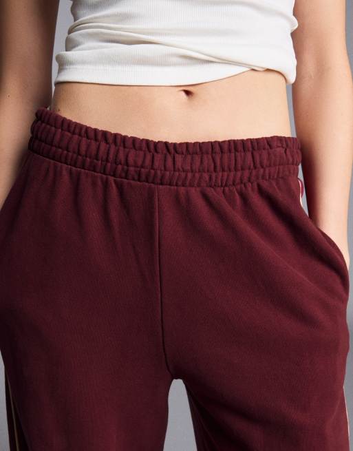 Bershka pantaloni jogger in pile bordeaux, 4 di 5