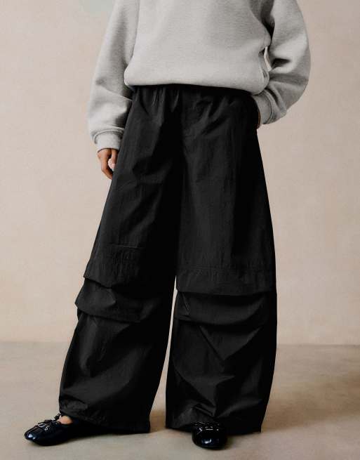 Bershka pantaloni paracadute tecnici neri, 4 di 5