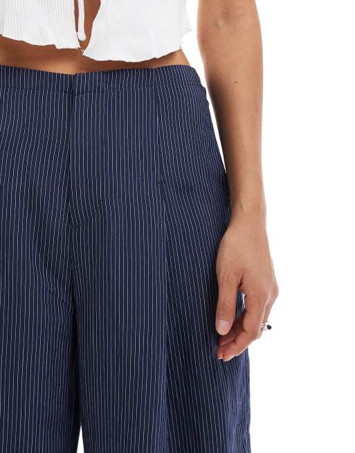 Bershka Pantaloni sartoriali a fondo ampio e a vita alta blu a righe