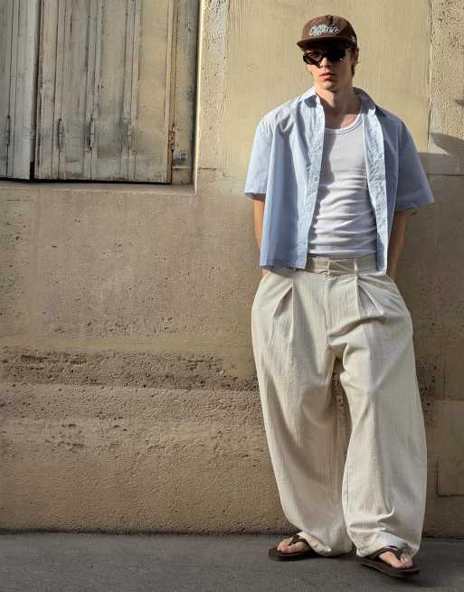 Bershka - Pantaloni super ampi beige a pieghe, 7 di 7