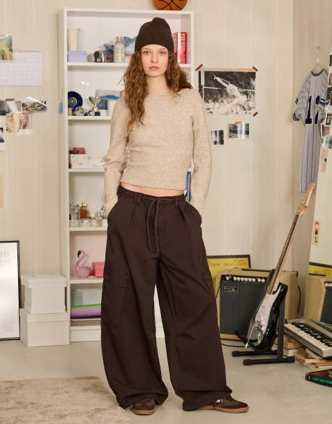 Bershka - Parachute-cargobroek met print in bruin - view 1