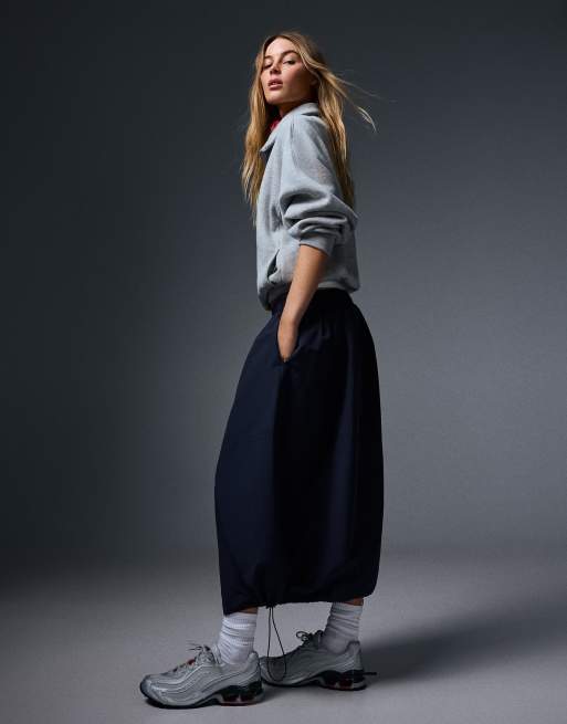 Bershka Parachute midi skirt in blue, 2 of 5