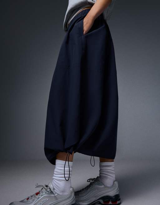 Bershka Parachute midi skirt in blue, 4 of 5