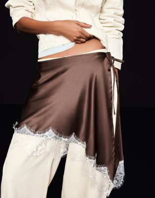 Bershka - Pareo-Rock in Braun mit Spitzenborte-Brown