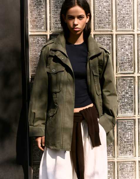 Bershka parka con tasche e collo alto in kaki - view 1