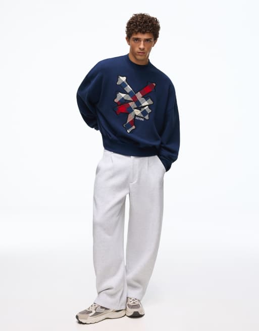 Bershka Patch crew neck sweatshirt in navy, 2 of 5
