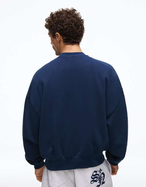 Bershka Patch crew neck sweatshirt in navy, 3 of 5