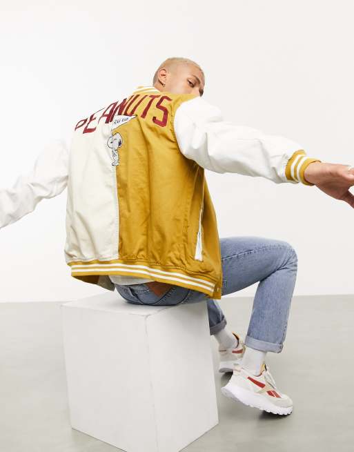 Bershka - Peanuts - Tanfärgad och naturvit bomberjacka i collegestil