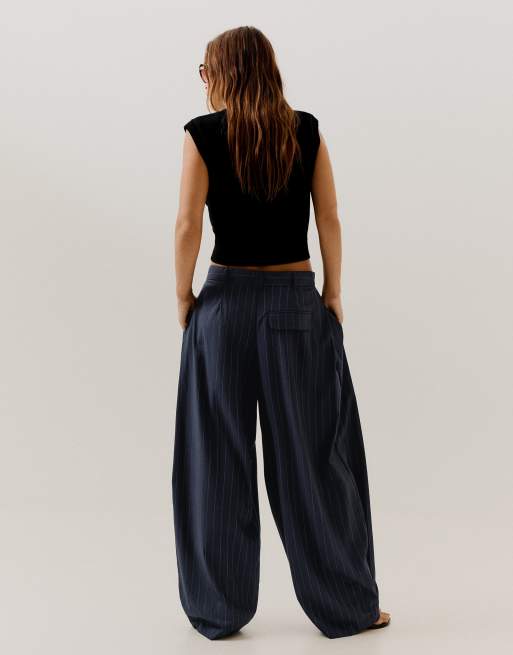 Bershka Petite balloon trousers with buttons in blue, 3 of 5