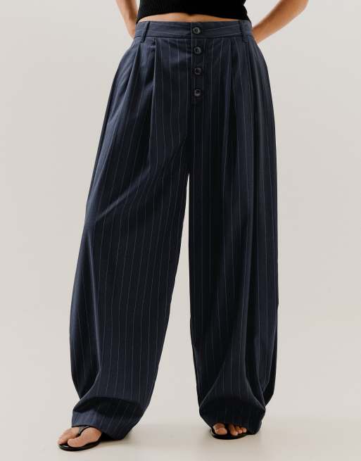 Bershka Petite balloon trousers with buttons in blue, 4 of 5