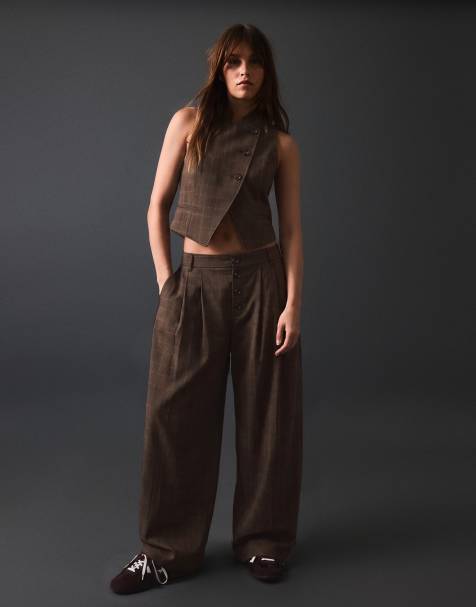 Bershka Petite balloon trousers with buttons in brown - view 1