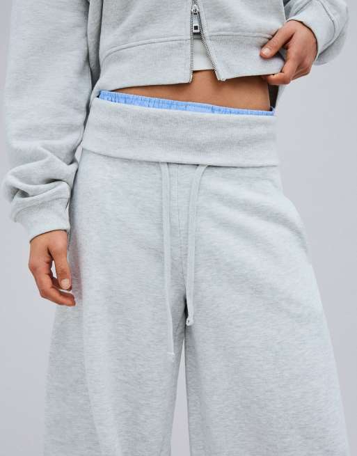 Bershka Petite Barrel-Fit-Hose aus Plüsch in Hellgrau, 2 von 5