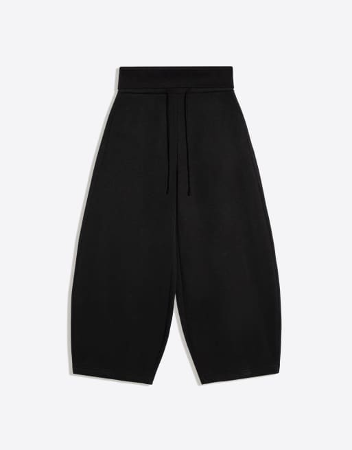 Bershka Petite barrel fit plyschbyxor i svart, 5 av 5