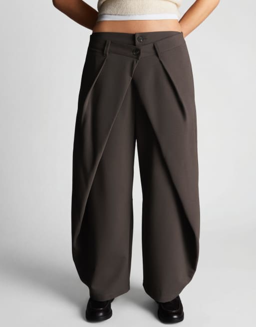 Bershka Petite – Barrel-Leg-Hose in Beige mit Bundfalten, 4 von 6