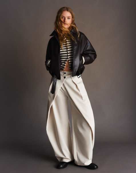 Bershka Petite – Barrel-Leg-Hose in Ecru mit Bundfalten - view 1