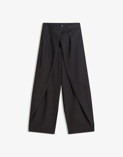 Bershka Petite – Barrel-Leg-Hose in Schwarz mit Bundfalten, 4 von 4