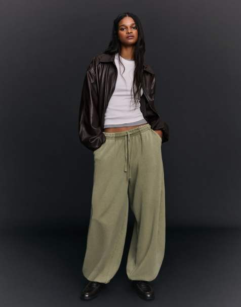 Bershka Petite barrel plush trousers with stoppers in khaki - view 1
