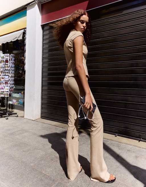 Bershka Petite bengaline flared trousers in ecru, 3 of 5